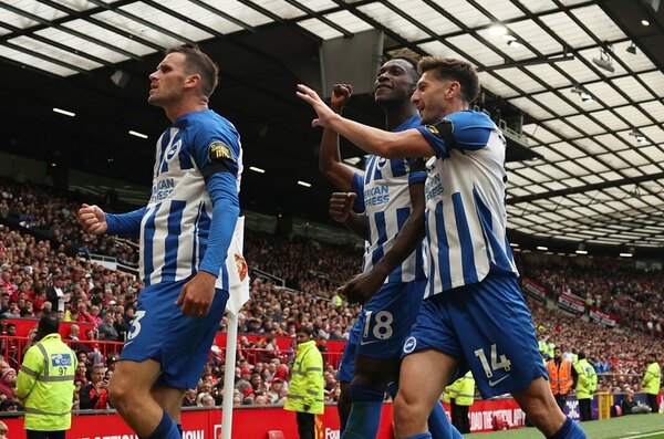Versus / ¡Siempre presente! La dedicatoria para Julio Enciso en la goleada del Brighton al Manchester United