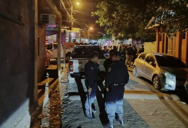 Asaltantes disparan a conductor de moto-Bolt en la Chacarita