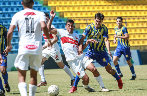 Versus / Tropiezo de General Díaz y remontada de River Plate