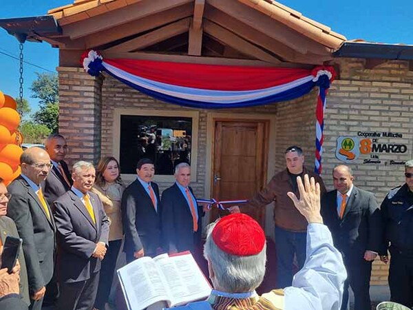 Tiki González participó de habilitación de complejo habitacional de Cooperativa 8 de Marzo | DIARIO PRIMERA PLANA