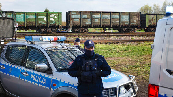 Polonia prohíbe la entrada de automóviles matriculados en Rusia