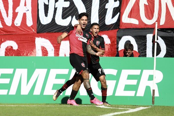 Versus / Jorge Recalde anota de cabeza pero Newell's no pasó del empate