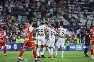 Olimpia remonta ante General Caballero y se tranquiliza con una victoria que necesitaba mucho