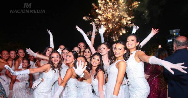 La Nación / La fiesta de debut del Centenario, un poema de rosas y hermosa juventud