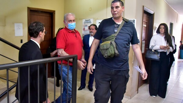 Fiscalía pide juicio oral para RGD y su abogada por cheques hurtados