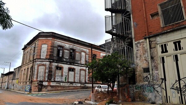 Agónico Centro Histórico contrasta con pequeños intentos de resurrección