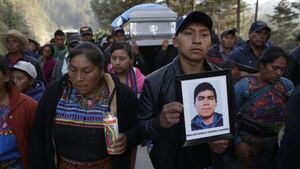 México: Condenan a policías por “fusilar y carbonizar” a 17 migrantes | 1000 Noticias