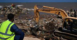 La Nación / Libia: equipos de rescate buscan a miles de desaparecidos tras las inundaciones