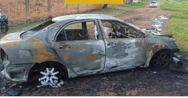 Hieren a funcionario, llevan unos G. 8 millones e incineran vehículo durante asalto