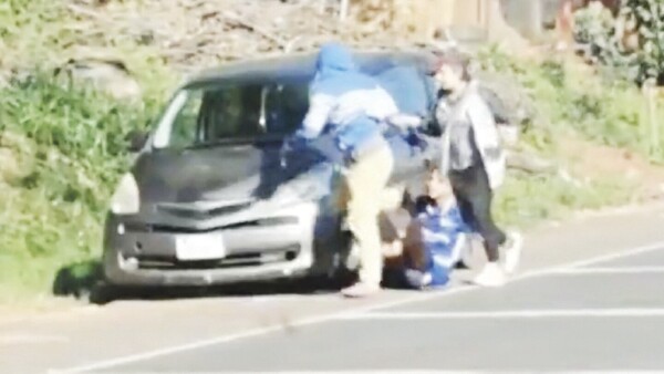 Pareja de peatones robó a Bolt que paró para cambiar su rueda