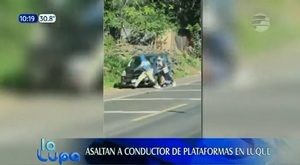 En pareja para delinquir: Conductor paró para verificar su vehículo y lo asaltaron - Noticias Paraguay