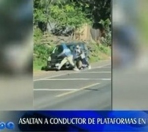 Se le pinchó una rueda, paró para verificar su auto y lo asaltaron - Paraguay.com