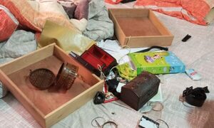 ¡Encerraron a niño en un baño y robaron en vivienda!