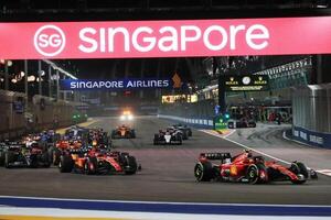 Carlos Sainz gana en Singapur, con Norris segundo y Hamilton tercero.