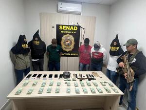 Agentes de la Senad detuvieron a acopiadores de drogas con armas y más de 250 millones en Amambay