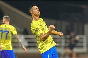 Versus / ¡Al borde del K.O! Cristiano Ronaldo "tumba" a un camarógrafo con su tiro libre