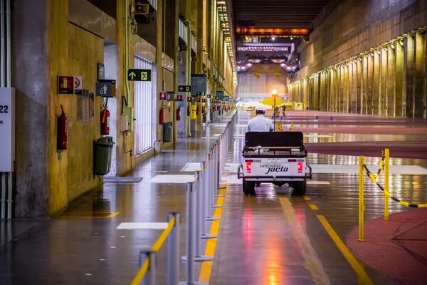 Lula da Silva usará carro eléctrico de Itaipú luego de su operación de cadera - Economía - ABC Color
