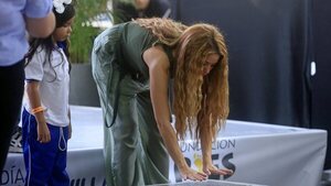 Shakira inauguró un colegio y dijo que se siente "inspirada"