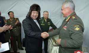 Kim Jong-un inspecciona armas con capacidad nuclear en Rusia