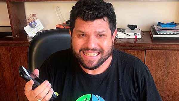 Policía paraguaya intenta arrestar al bloguero Oswaldo Eustáquio