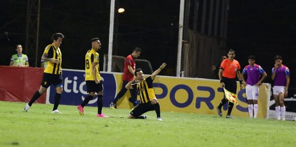 Versus / Guaraní tumba a Cerro Porteño, lo alcanza en la tabla y lo deja sin entrenador