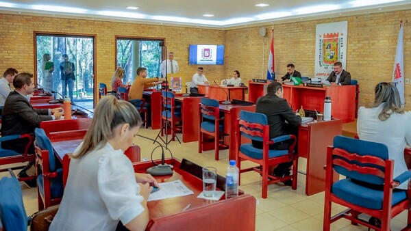Alto Paraná: Comunas se endeudan para cubrir gastos y pagar salarios