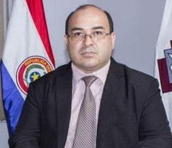 Tratan de “conocido delincuente” a fiscal que se allanó al arresto de 11 policías