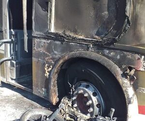 Accidente en Mallorquín: una joven herida y una motocicleta totalmente incinerada – Diario TNPRESS