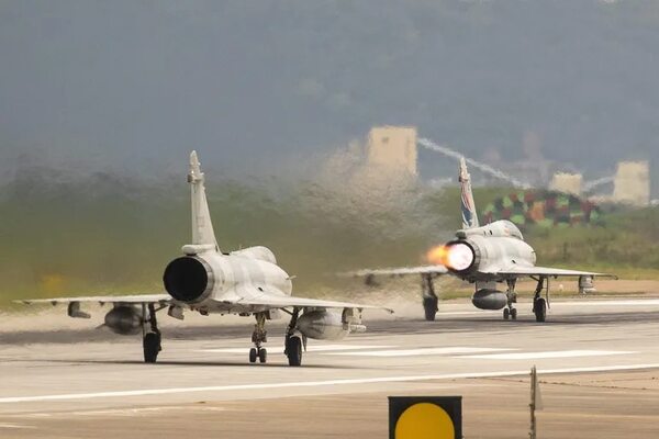 Taiwán denuncia “acoso militar” de China tras incursión de más de 100 aviones chinos - Mundo - ABC Color
