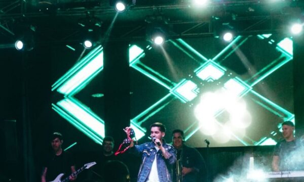 (VIDEO)Al marido de Marilina le tiraron un corpiño en pleno concierto