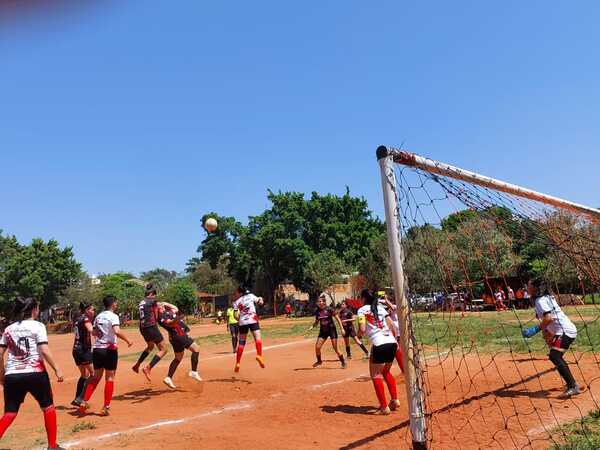 Femenino LSLF: 12 de Octubre goleó a Corrales por 8 - 1 » San Lorenzo PY