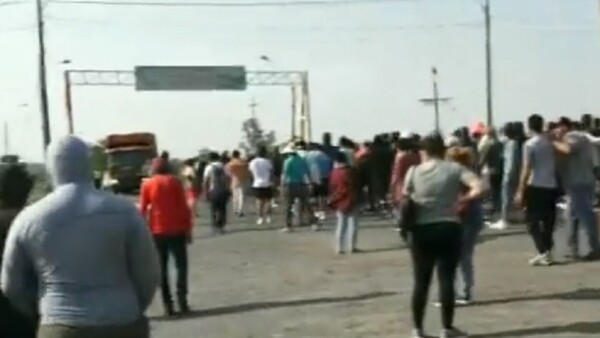 Ante caída de ventas, comerciantes de Nanawa se movilizan en el Puente Remanso