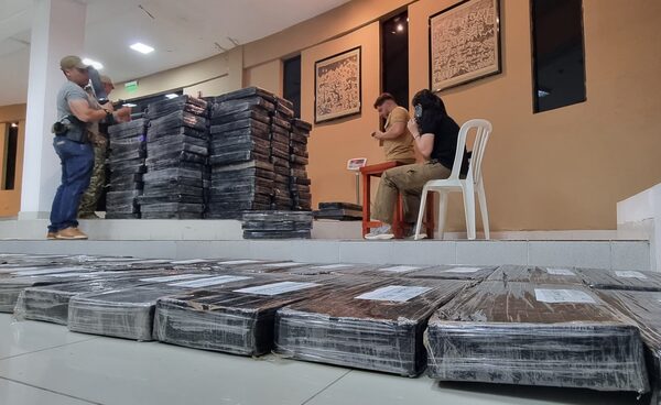 Incautan tres toneladas de marihuana mientras eran trasladadas a Brasil  