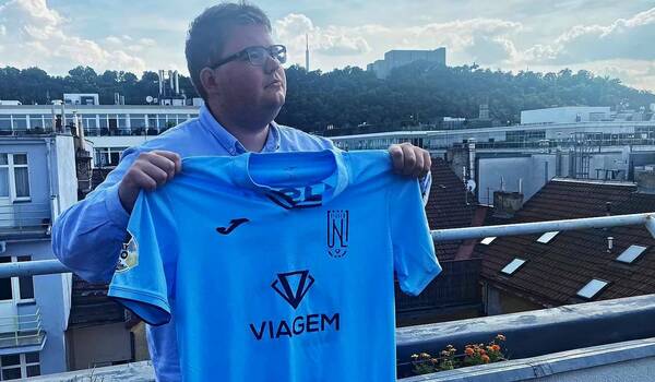 Solo jugaba fútbol en la Play, pero ahora será “profesional” gracias a que su papi pagó