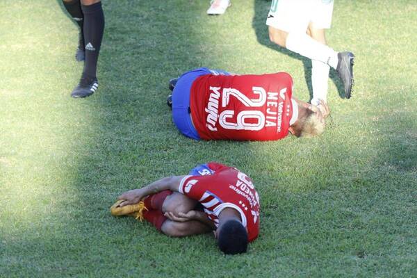 [VIDEO] ¡¡¡¿Qué cobráaa?!!! La salvaje patada doble que reventó a dos peloteros del Olimpia de Troglio