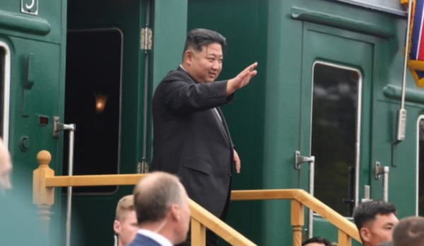 Chaleco antibalas y un juego de drones, regalos que recibió Kim al abandonar Rusia | 1000 Noticias