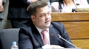 Bonos y préstamos para saldar deudas: senador considera que “no existe otro camino”