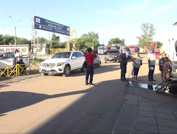 Administrador de Aduanas: "el único camino para comerciantes de Nanawa es la formalización" · Radio Monumental 1080 AM