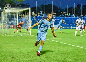 Versus / Marcó su primer gol en Primera y lo felicitaron desde Inglaterra