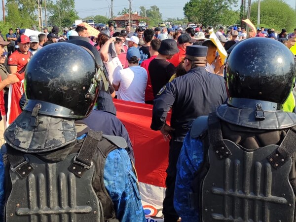 Reportan varios incidentes en manifestación de comerciantes en Puente Remanso - trece