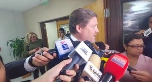 Senador habla de “caos financiero” si no se aprueba crédito de USD 600 millones