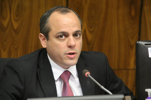 Exadministración del IPS desmiente al contralor con un informe de la propia CGR - Megacadena