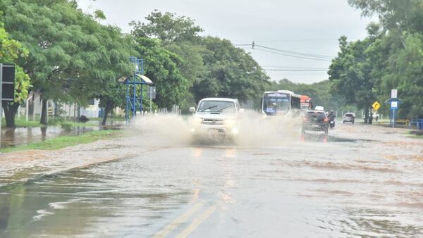 Tormentas para 13 departamentos del país desde la tarde de este lunes