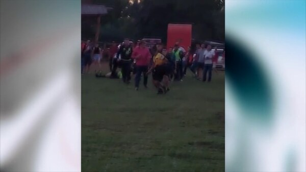 Acto de violencia en el fútbol: aficionado deja inconsciente a veedora arbitral