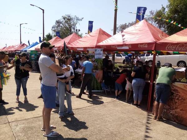 ROTARY CLUB CAMBYRETÁ LANZA DESARROLLÓ EXITOSA 2° FERIA DE COMIDAS A BENEFICIO DE LA USF CAMBYRETÁ