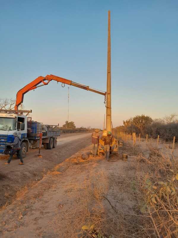 ANDE avanza en un 70 % la construcción de la línea de media tensión que beneficiará a varias comunidades indígenas del Chac