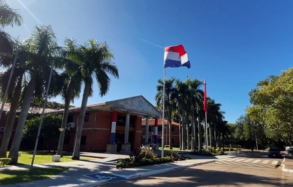 UNA en paro: Movilización docente en busca de nivelación salarial