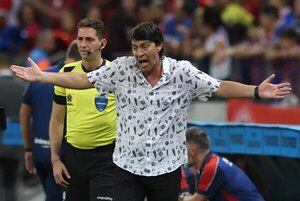 Ballota asegura que sería “un craso error” llevar a Garnero a la Albirroja   - Selección Paraguaya - ABC Color