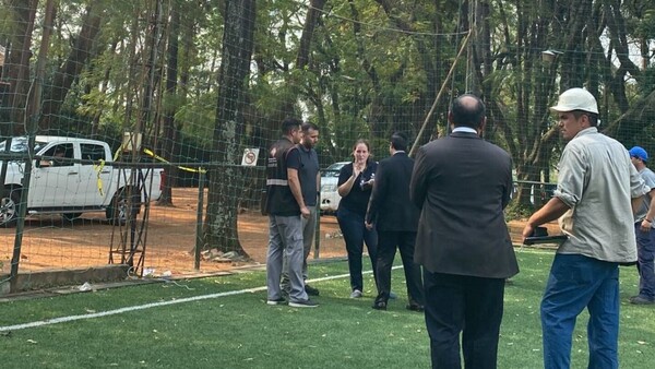 Técnicos de la ANDE y Fiscalía verificaron complejo deportivo tras muerte de joven