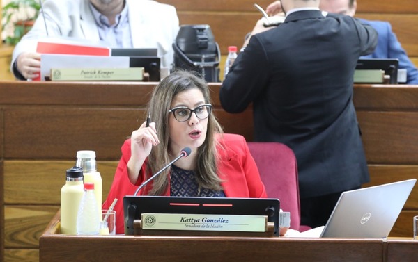 Kattya González insta a investigar casos de autoridades que proveen para el Estado - ADN Digital